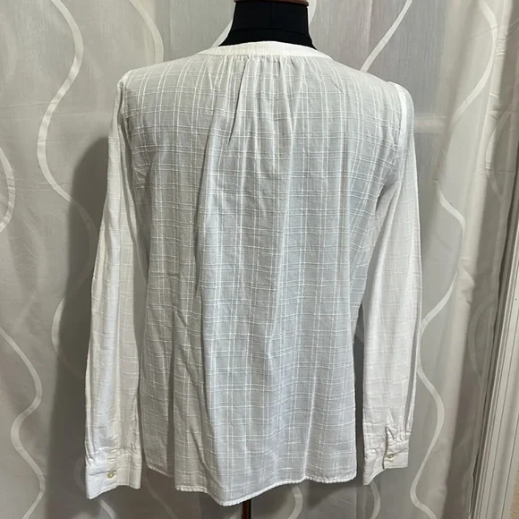 Loft, White, Rounded neck, 1/2 button down, 100% Cotton, Long Sleeve Top, Small - Picture 4 of 8